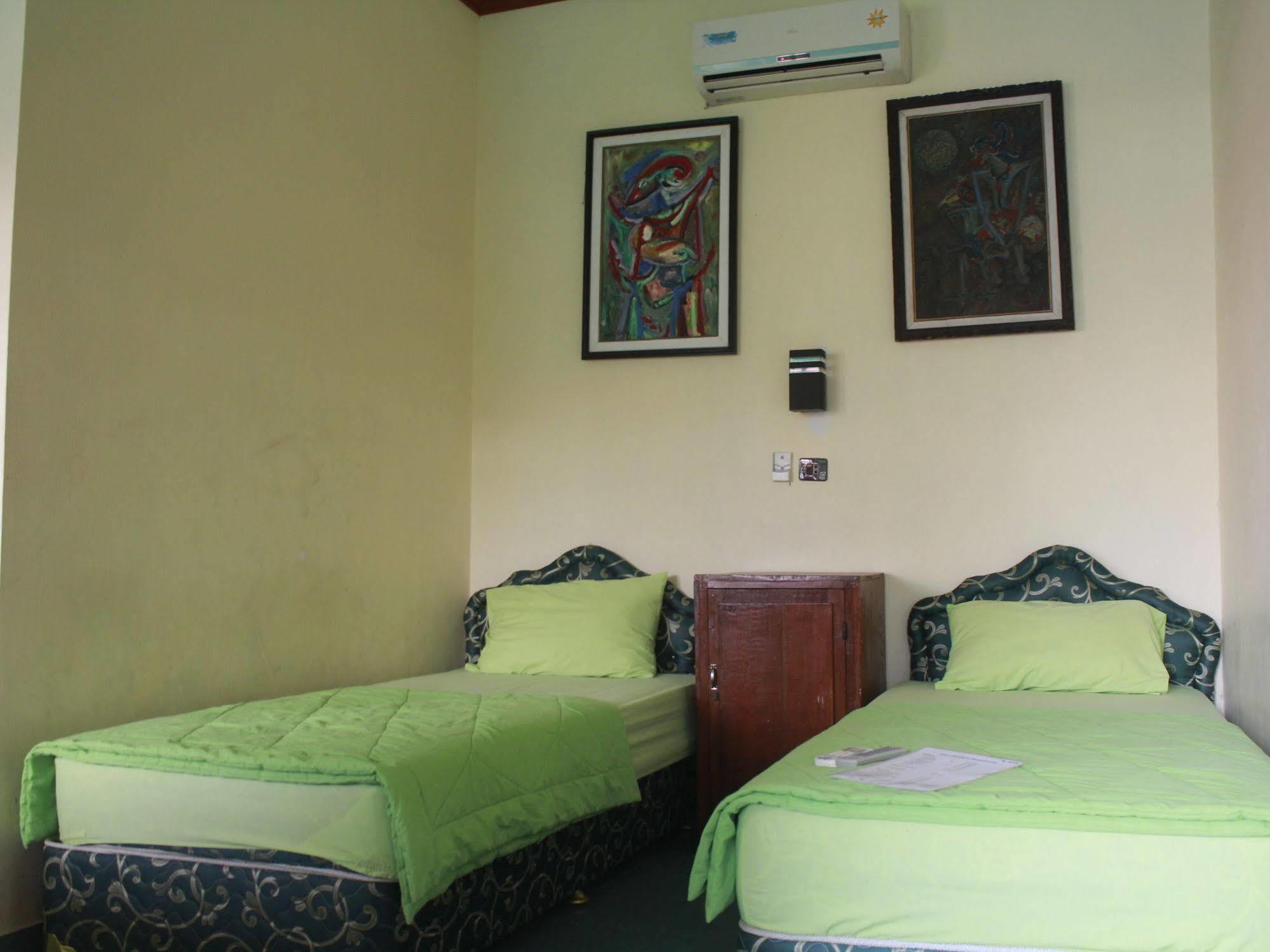 Oyo 585 Hotel Perwita Sari Yogyakarta Eksteriør bilde