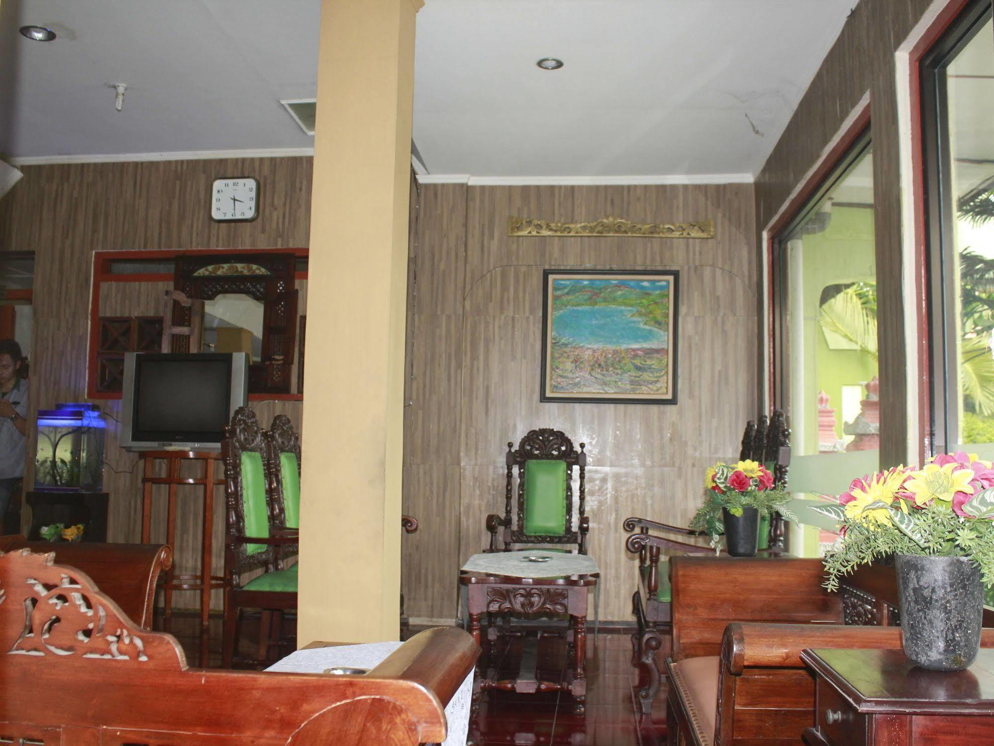 Oyo 585 Hotel Perwita Sari Yogyakarta Eksteriør bilde
